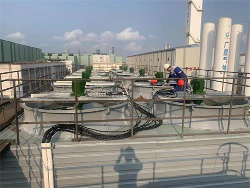 工業(yè)型冷卻塔如何降低噪音,華信工業(yè)冷卻塔